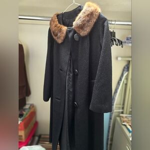 Vintage cashmere coat with fur collar